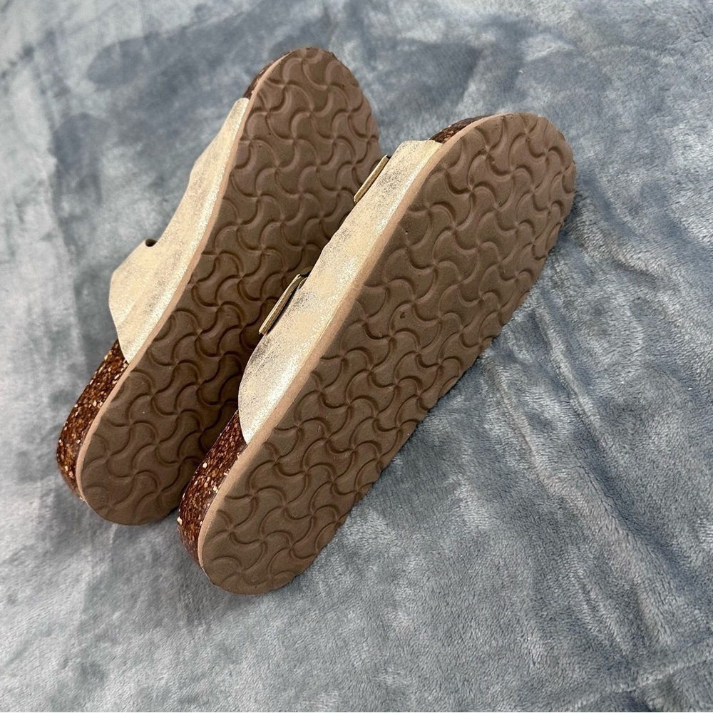 SO girls size 4 gold sandal slide on - Picture 5 of 9